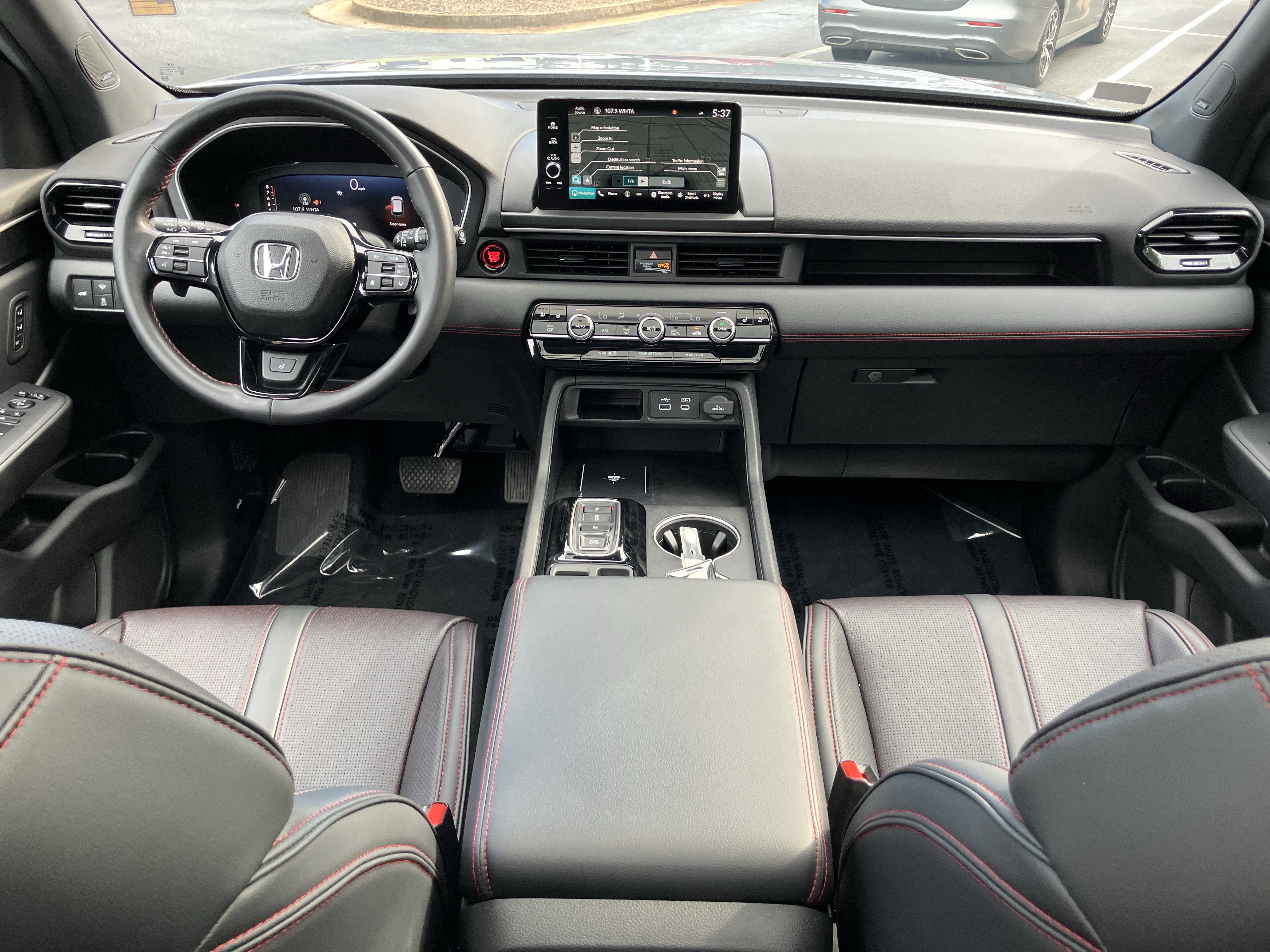 Certified 2025 Honda Pilot Black Edition image 32