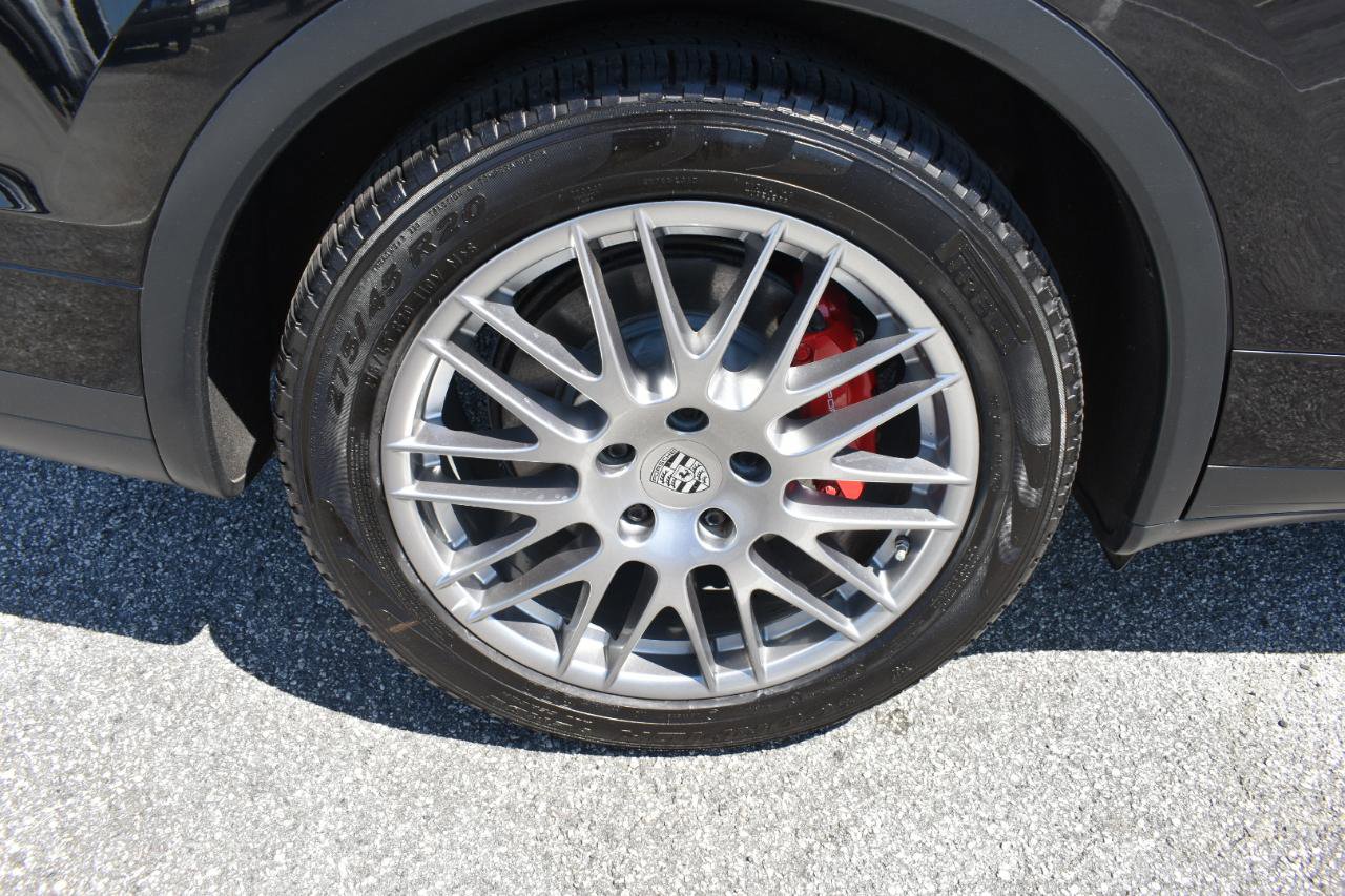 Used 2015 Porsche Cayenne Turbo AWD/4WD image 35