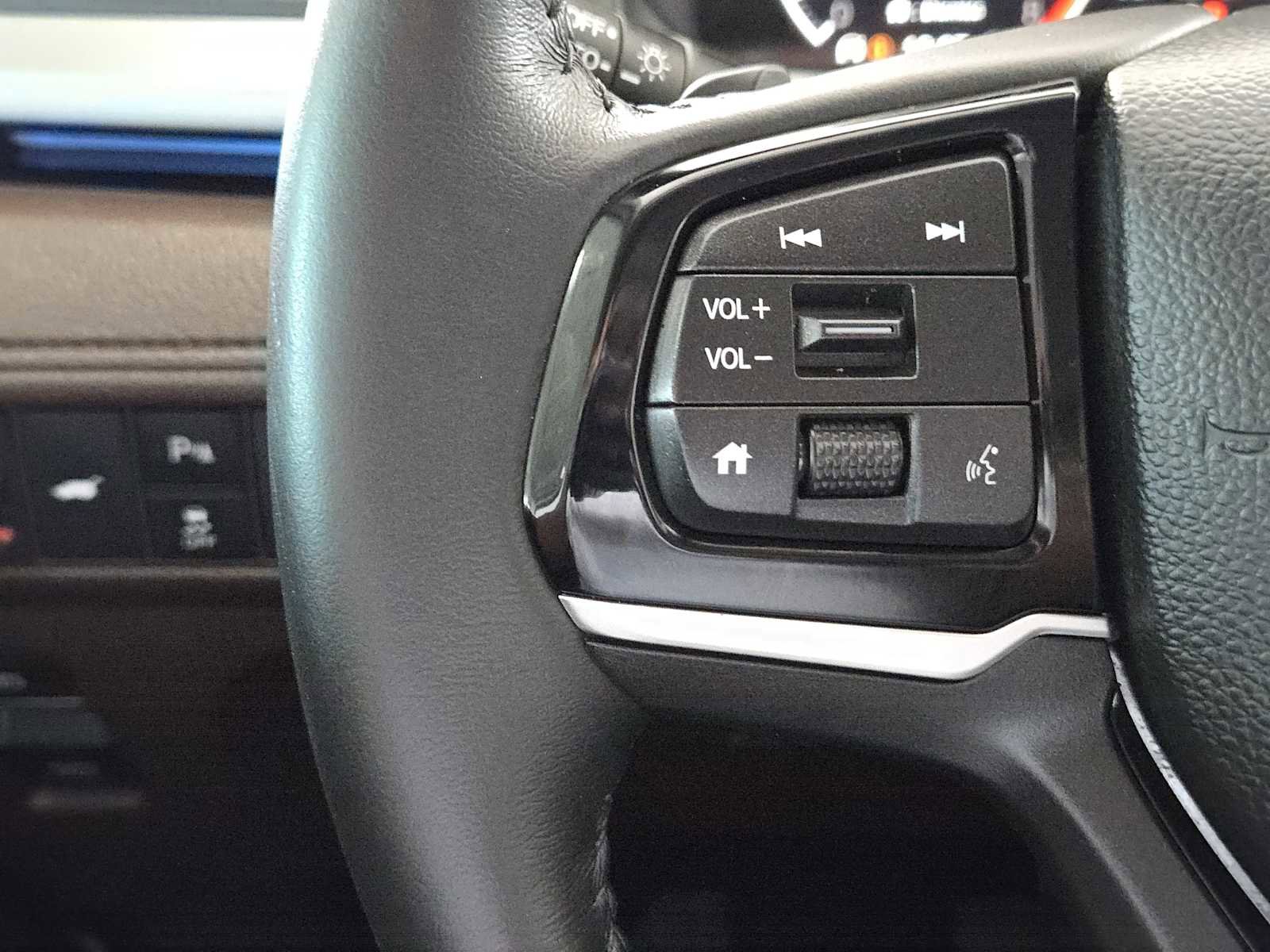 Used 2025 Honda Odyssey Touring image 25