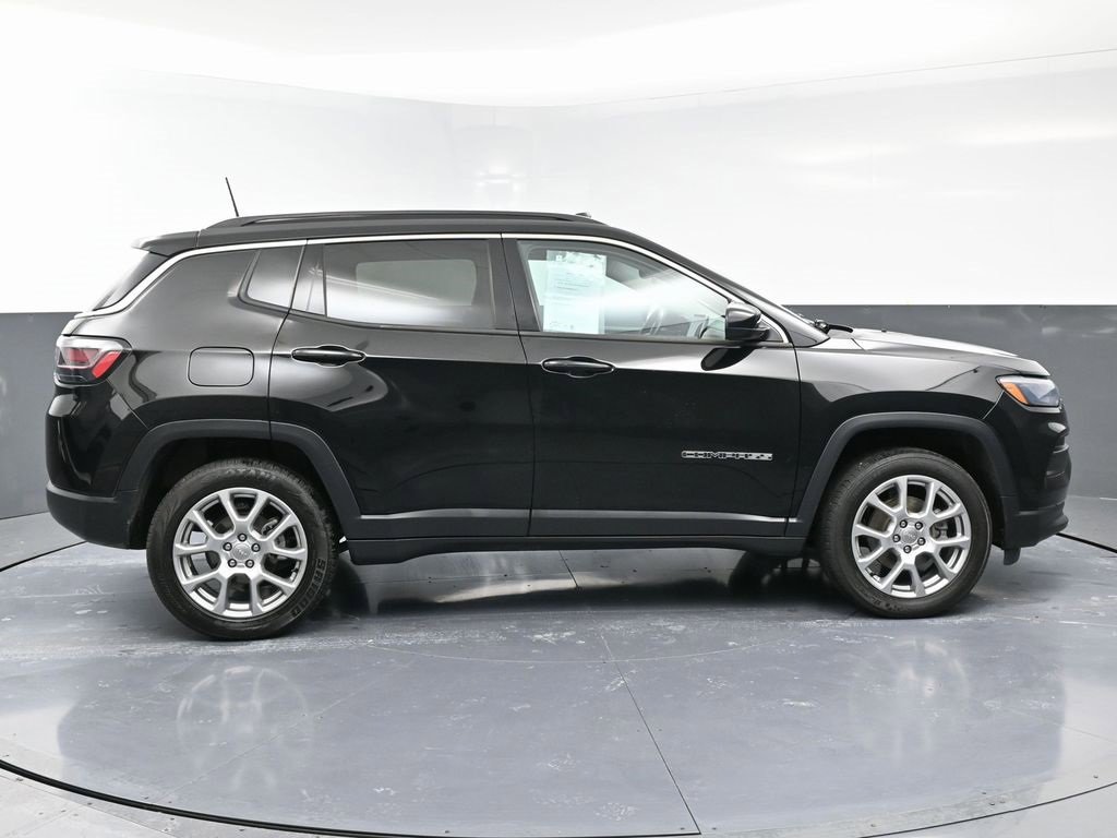 Used 2022 Jeep Compass Latitude w/ Sun and Sound Group image 8