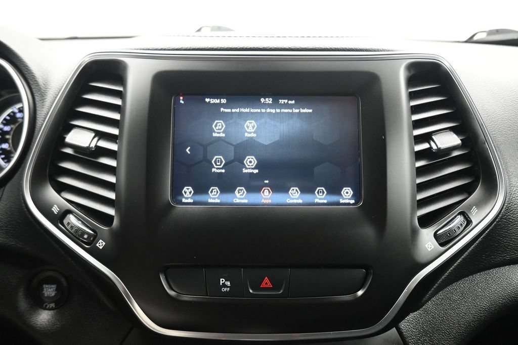 Used 2019 Jeep Cherokee Latitude Plus w/ Cold Weather Group AWD/4WD image 18