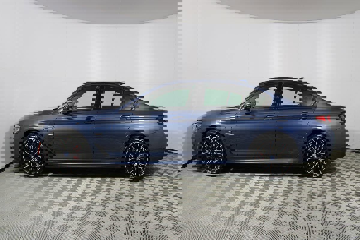 Used 2023 BMW 530e w/ M Sport Package image 42