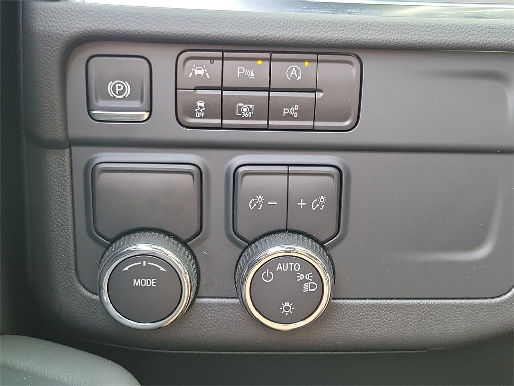 Used 2025 Chevrolet Tahoe LS image 24