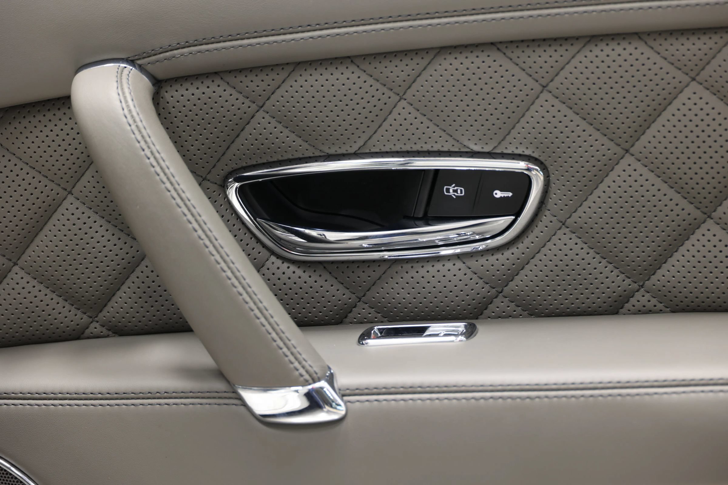 Used 2018 Bentley Flying Spur S W12 AWD/4WD image 89