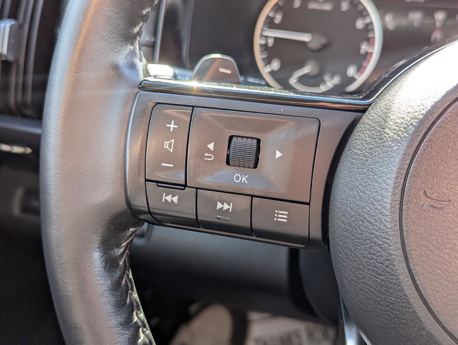 Used 2024 Nissan Pathfinder SL AWD/4WD image 27