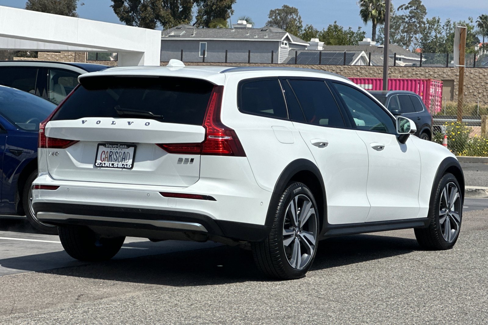 Certified 2025 Volvo V60 B5 Cross Country Plus image 4