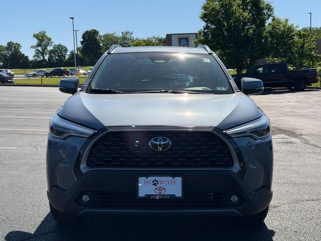 Used 2023 Toyota Corolla Cross XLE w/ Convenience Package AWD/4WD image 11