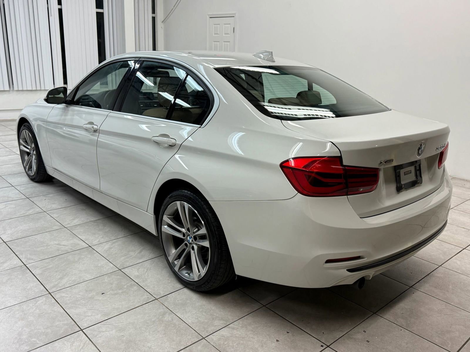 Used 2018 BMW 328d xDrive Sedan image 7