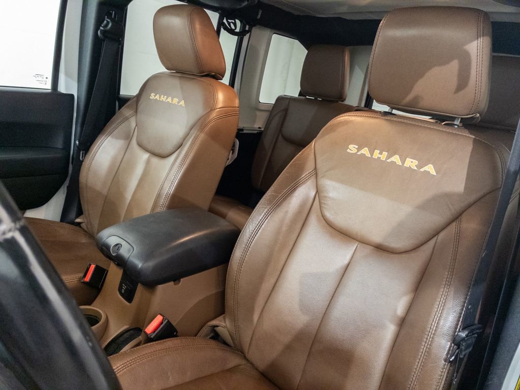 Used 2014 Jeep Wrangler Unlimited Sahara w/ Connectivity Group image 10
