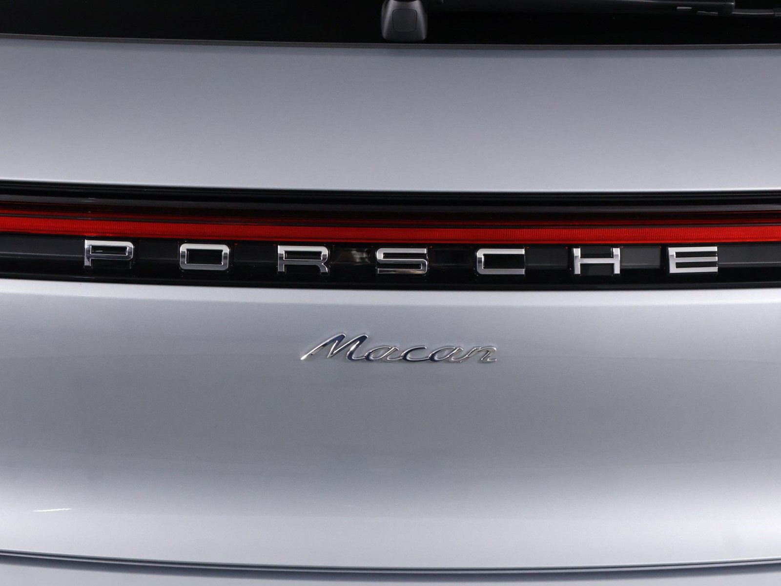 Certified 2026 Porsche Macan AWD/4WD image 22