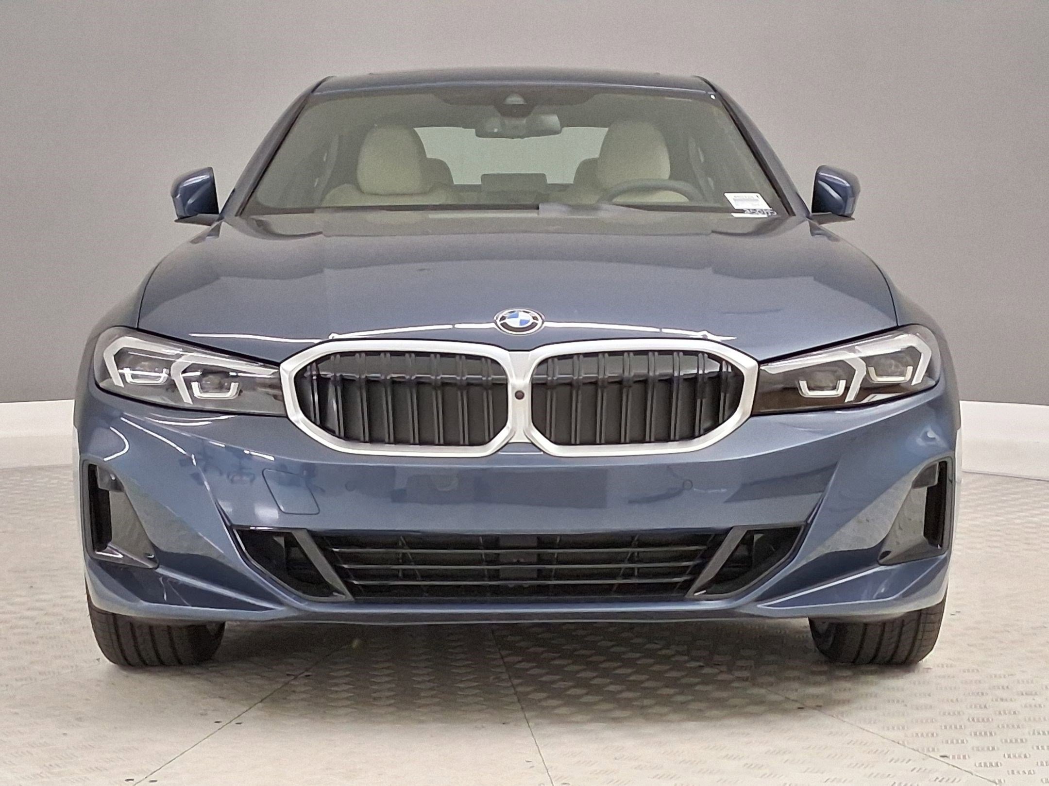 New 2026 BMW 330i Sedan w/ Premium Package RWD image 4