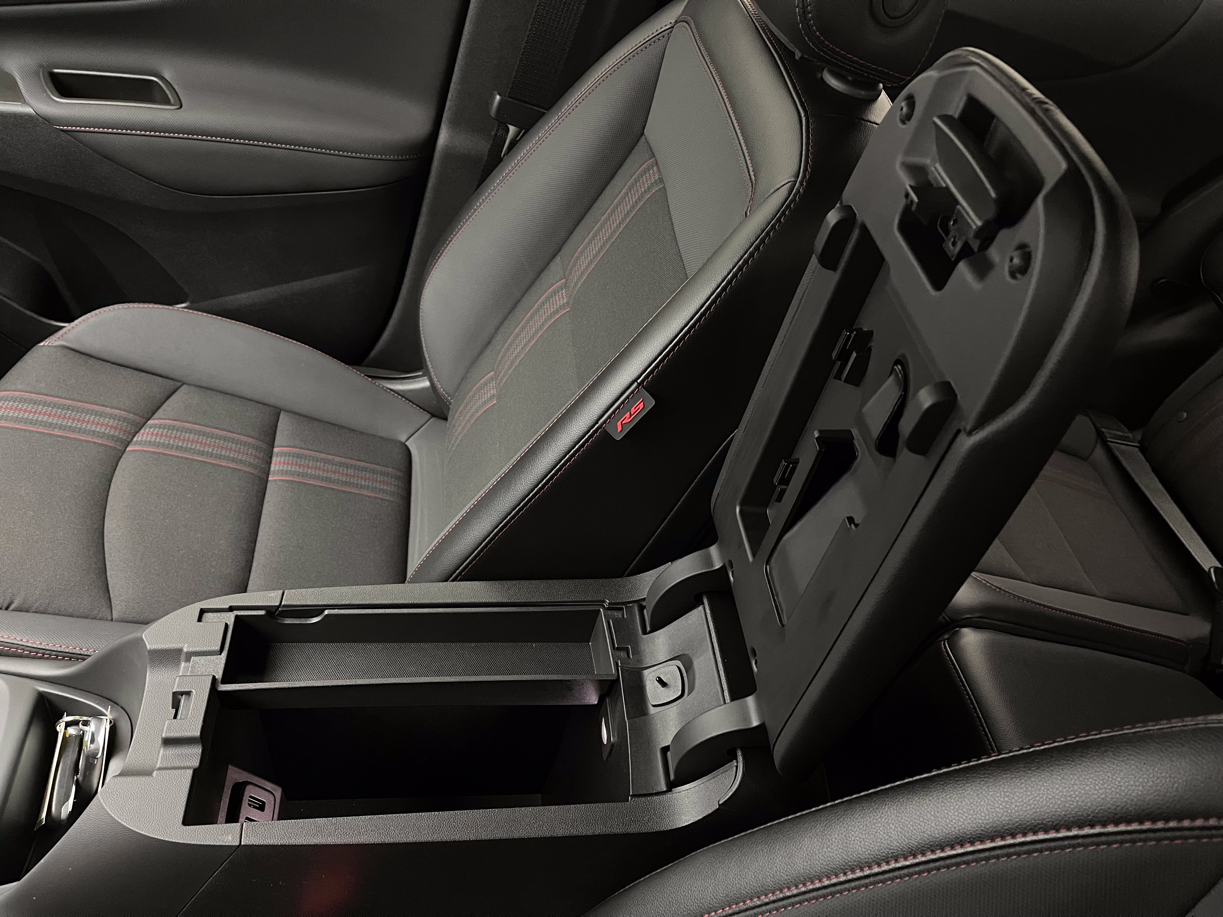 Used 2023 Chevrolet Equinox RS FWD image 32