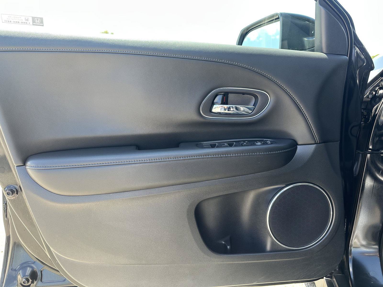 Used 2021 Honda HR-V EX-L image 13