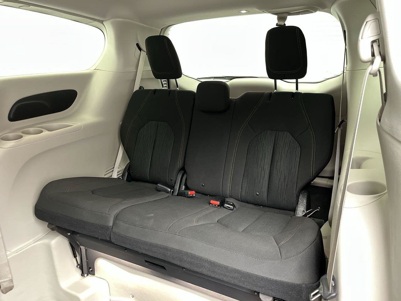 Used 2018 Chrysler Pacifica Touring Plus FWD image 11