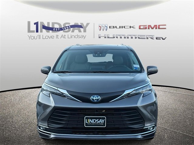 Used 2024 Toyota Sienna XLE image 6