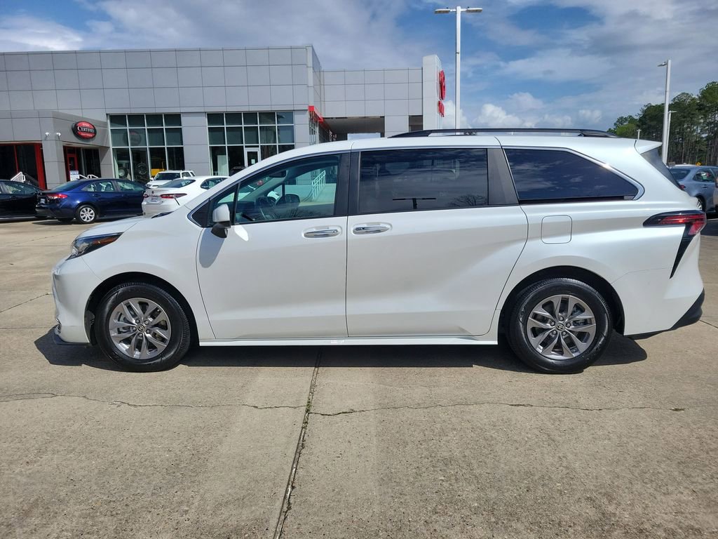 Certified 2023 Toyota Sienna XLE image 2