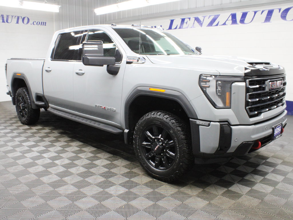 Used 2025 GMC Sierra 2500 AT4 AWD/4WD image 3
