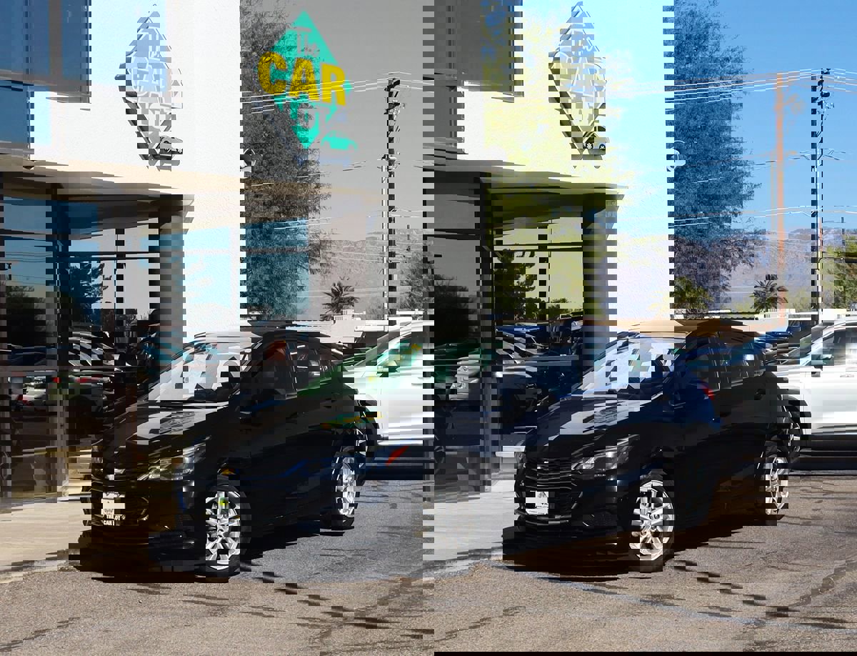 Used 2018 Chevrolet Cruze LT image 2