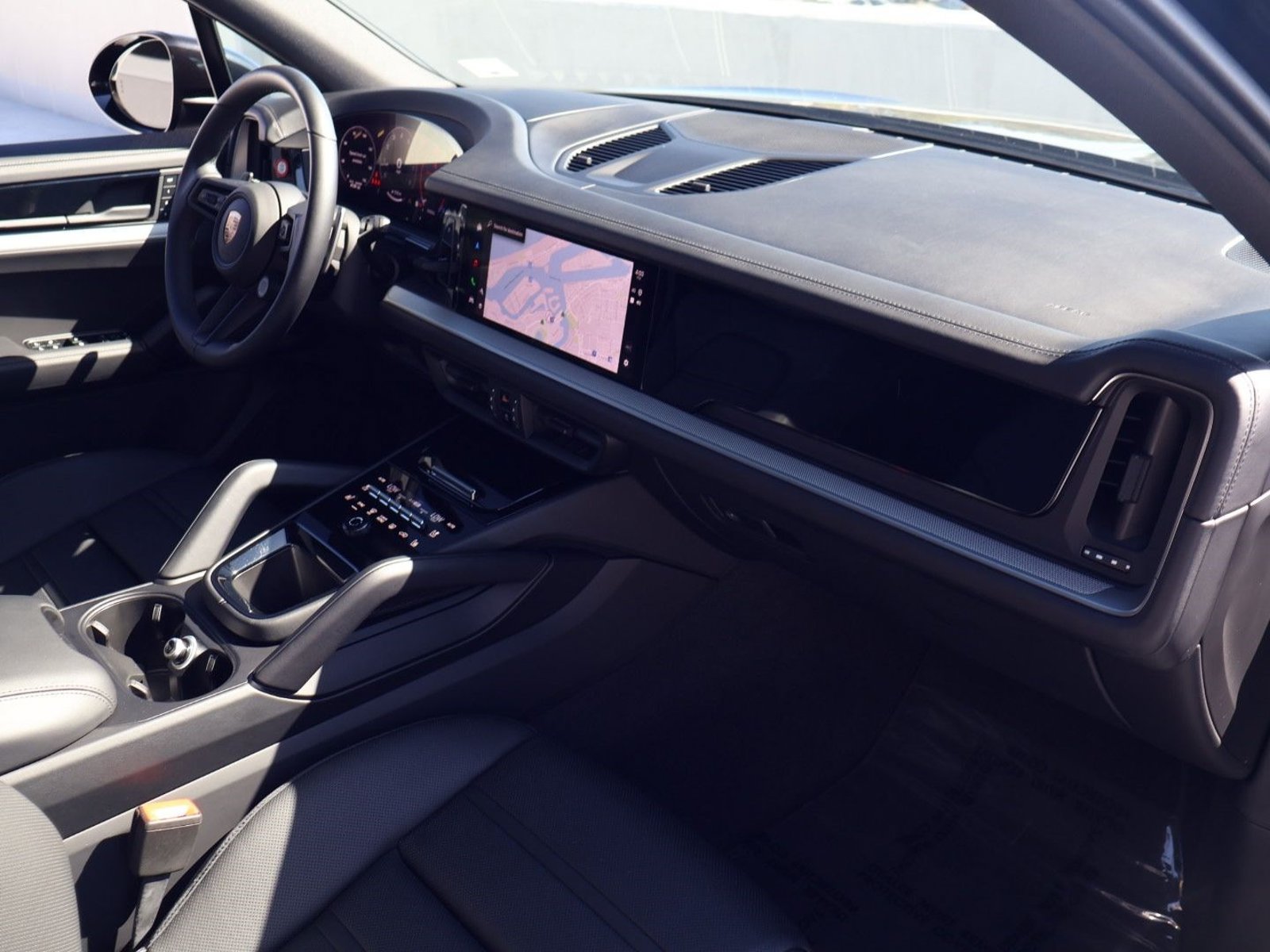 Certified 2025 Porsche Cayenne AWD/4WD image 23