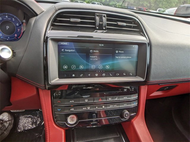 Used 2019 Jaguar F-PACE SVR image 18