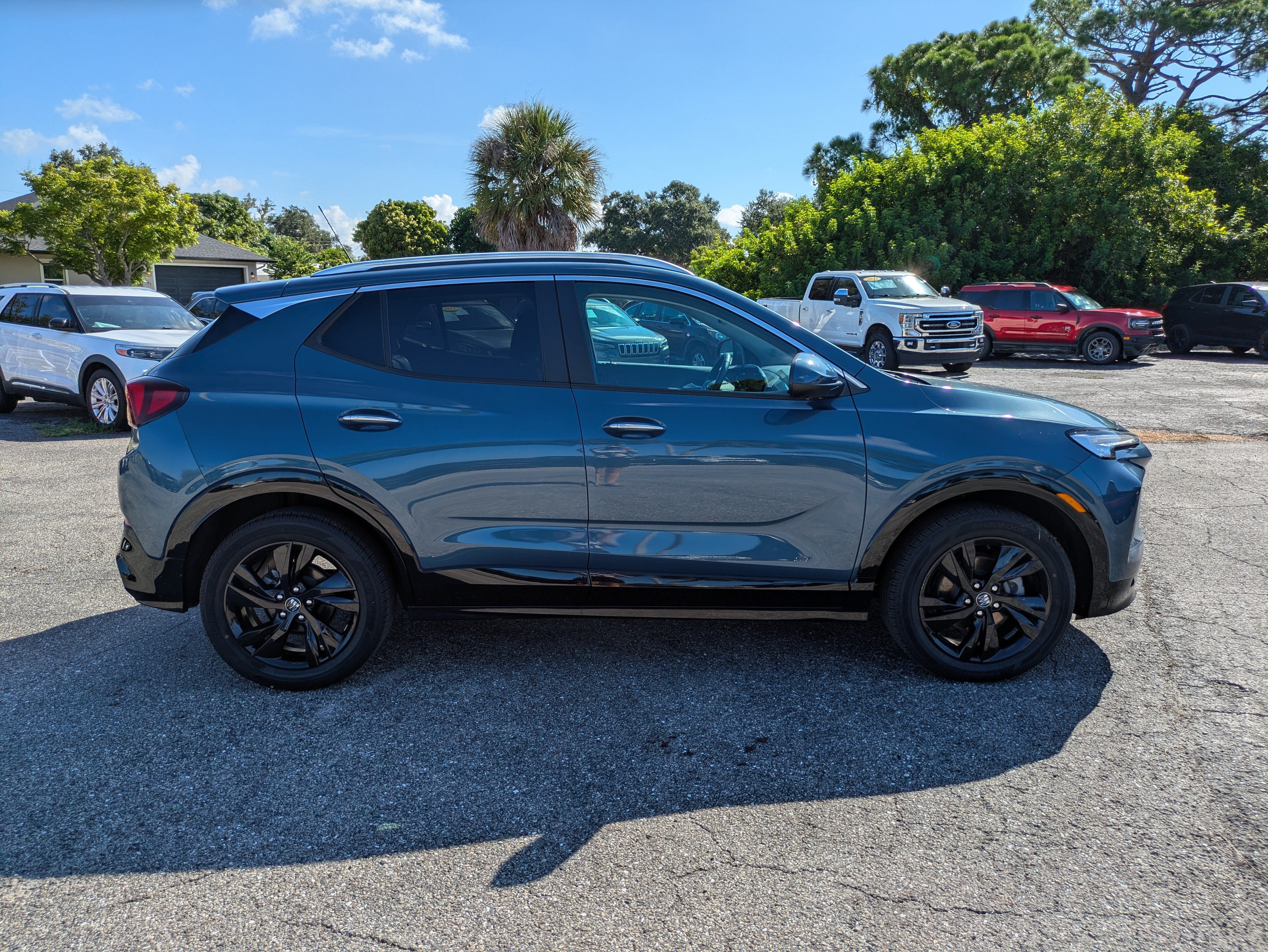 Used 2025 Buick Encore GX Sport Touring w/ Advanced Technology Package FWD image 3