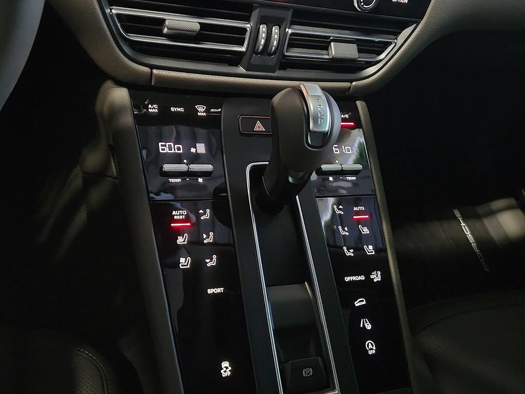 New 2026 Porsche Macan AWD/4WD image 16