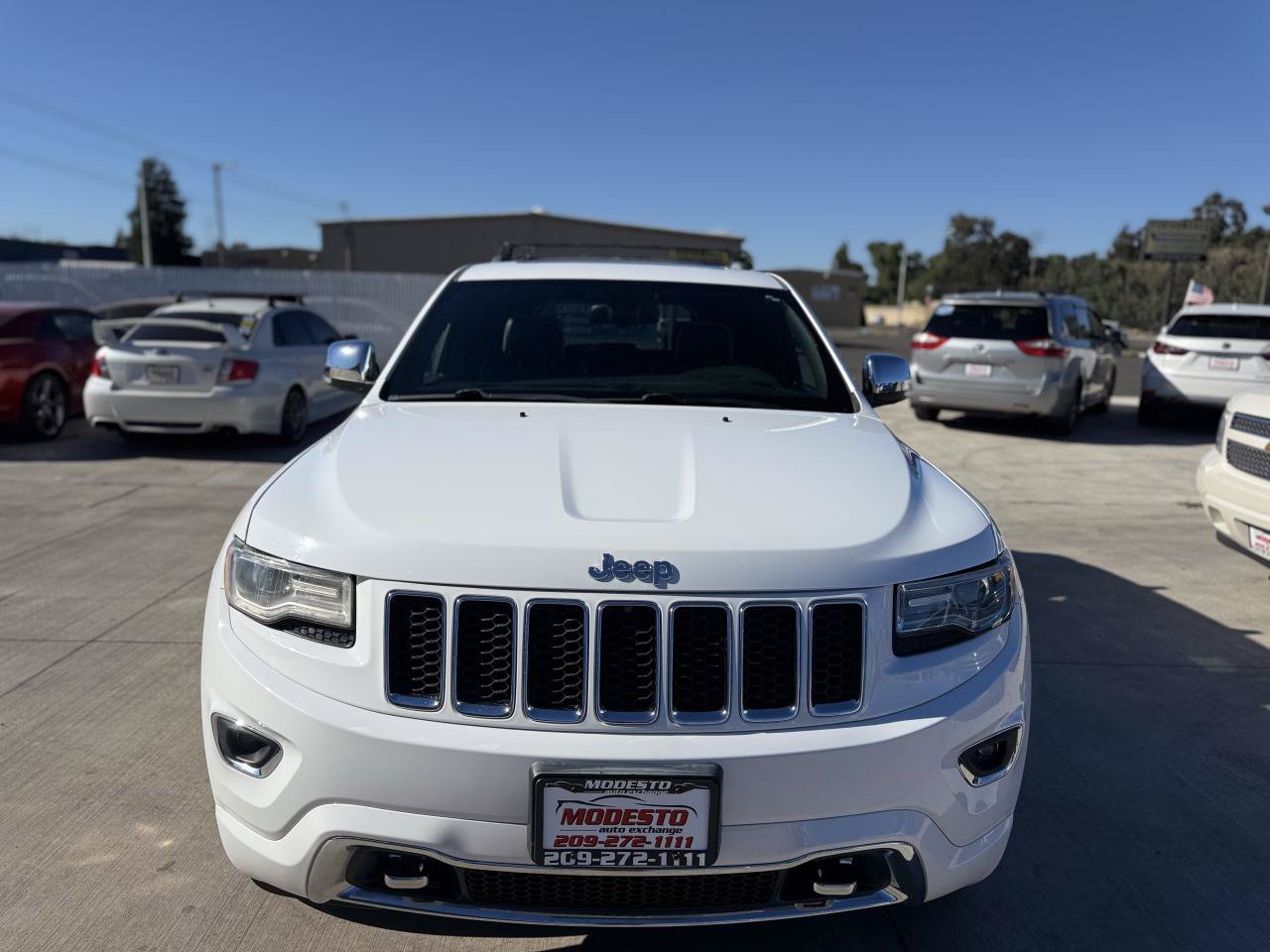Used 2014 Jeep Grand Cherokee Overland AWD/4WD image 9