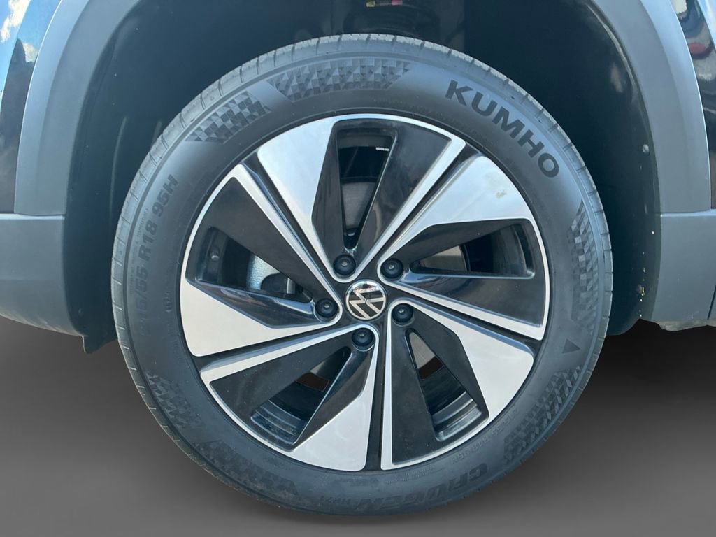 Used 2024 Volkswagen Taos SE image 14