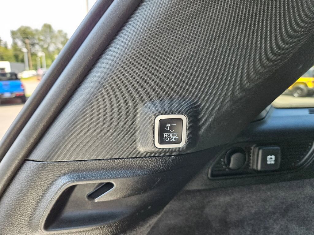 Used 2023 Jeep Grand Cherokee Summit w/ Luxury Tech Group V image 14