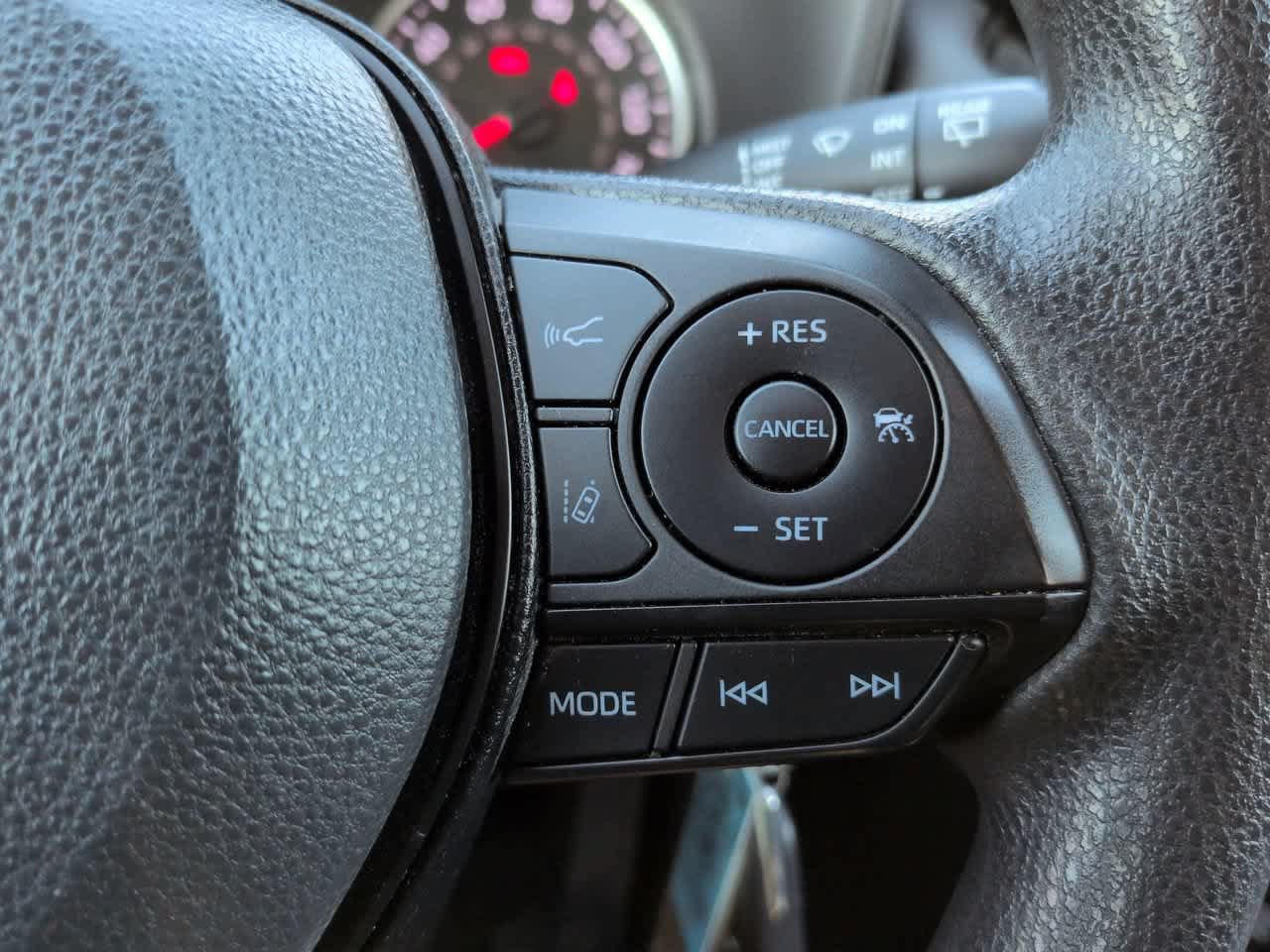 Used 2022 Toyota RAV4 LE FWD image 23