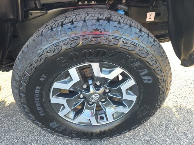 Used 2023 Toyota Tacoma TRD Off-Road w/ Technology Package image 5