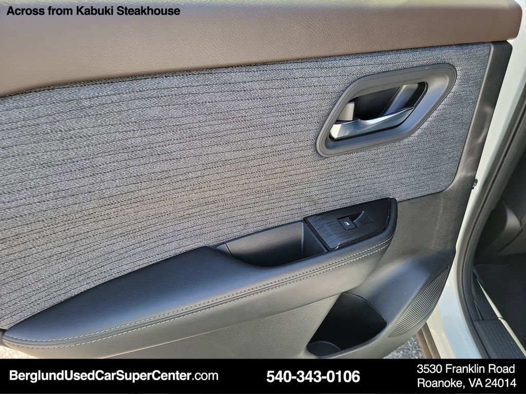 Used 2023 Nissan Rogue SV image 20