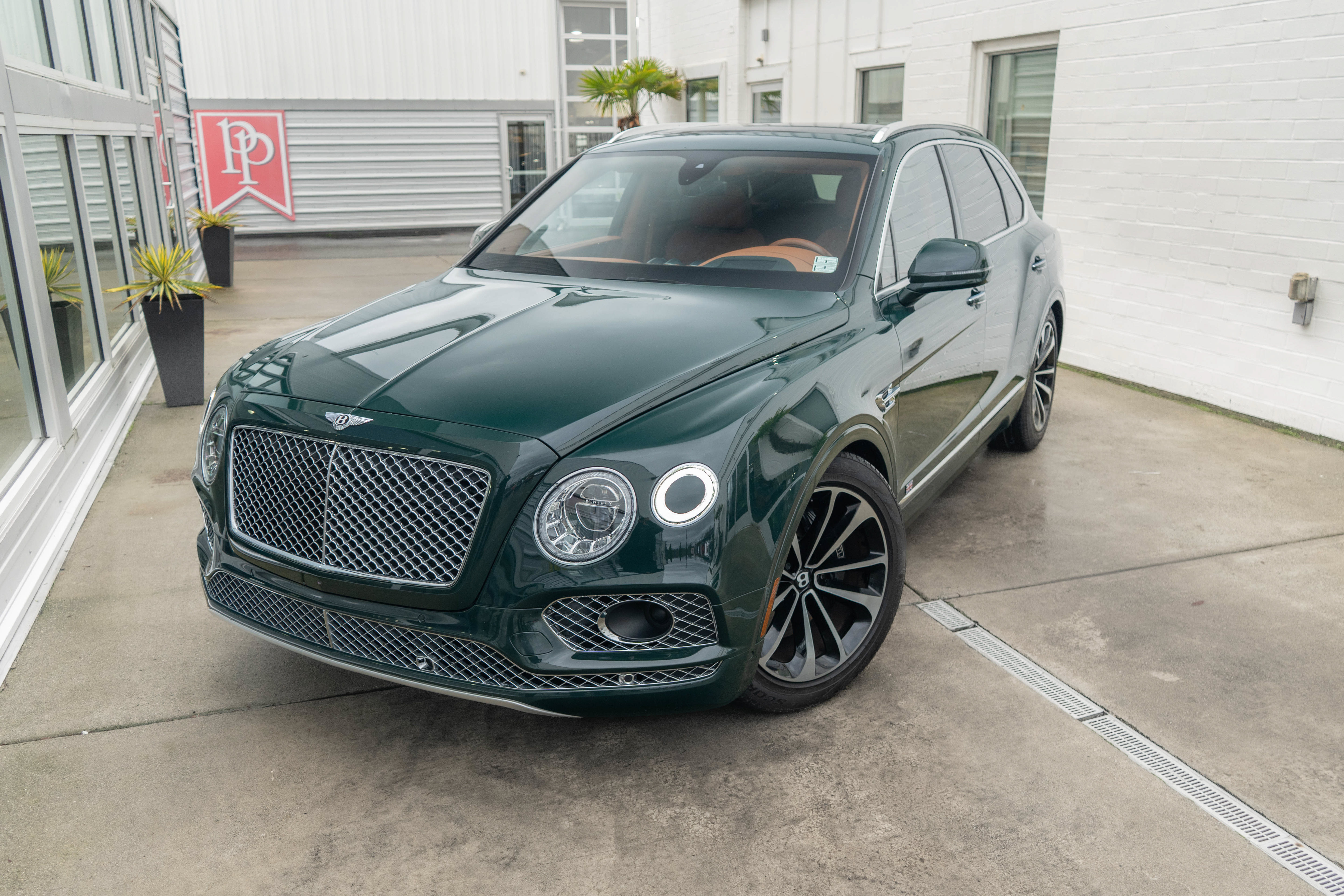 Used 2017 Bentley Bentayga AWD/4WD image 3