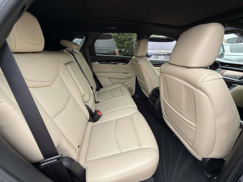 Used 2017 Cadillac XT5 Luxury w/ Driver Awareness Package image 16