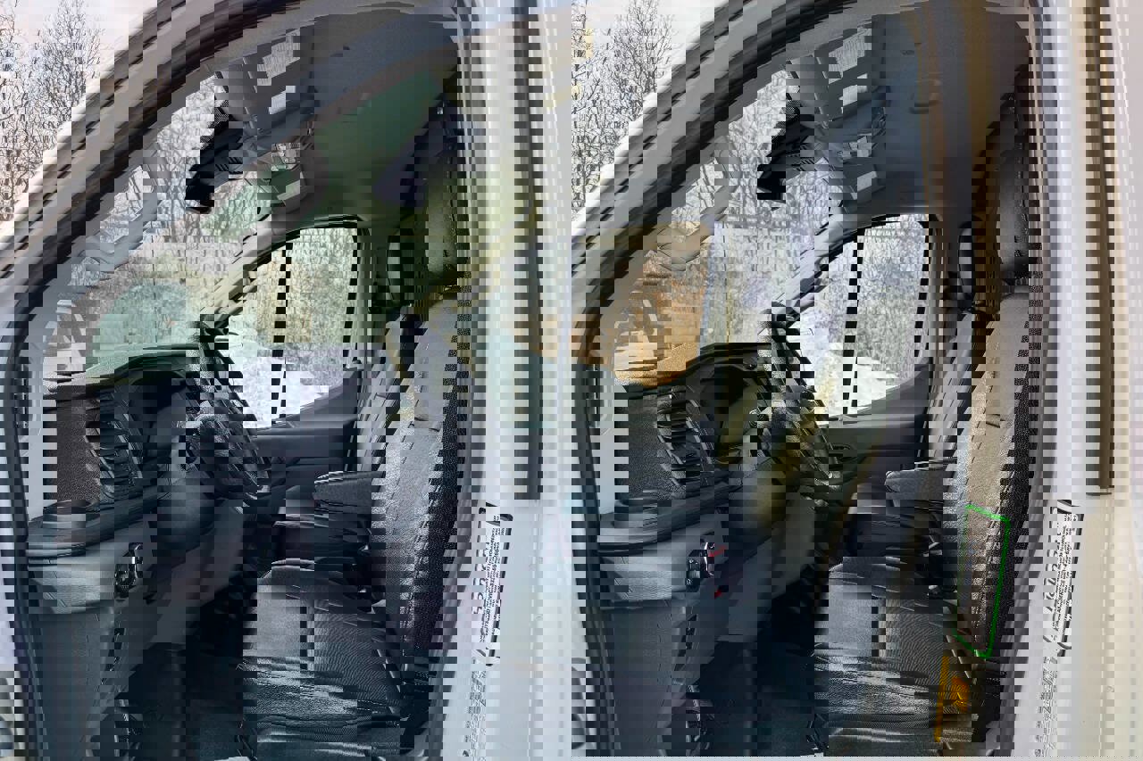 Used 2023 Ford E-Transit Low Roof image 19