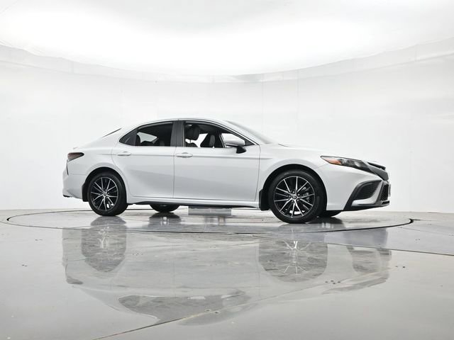 Used 2024 Toyota Camry SE w/ Convenience Package image 31