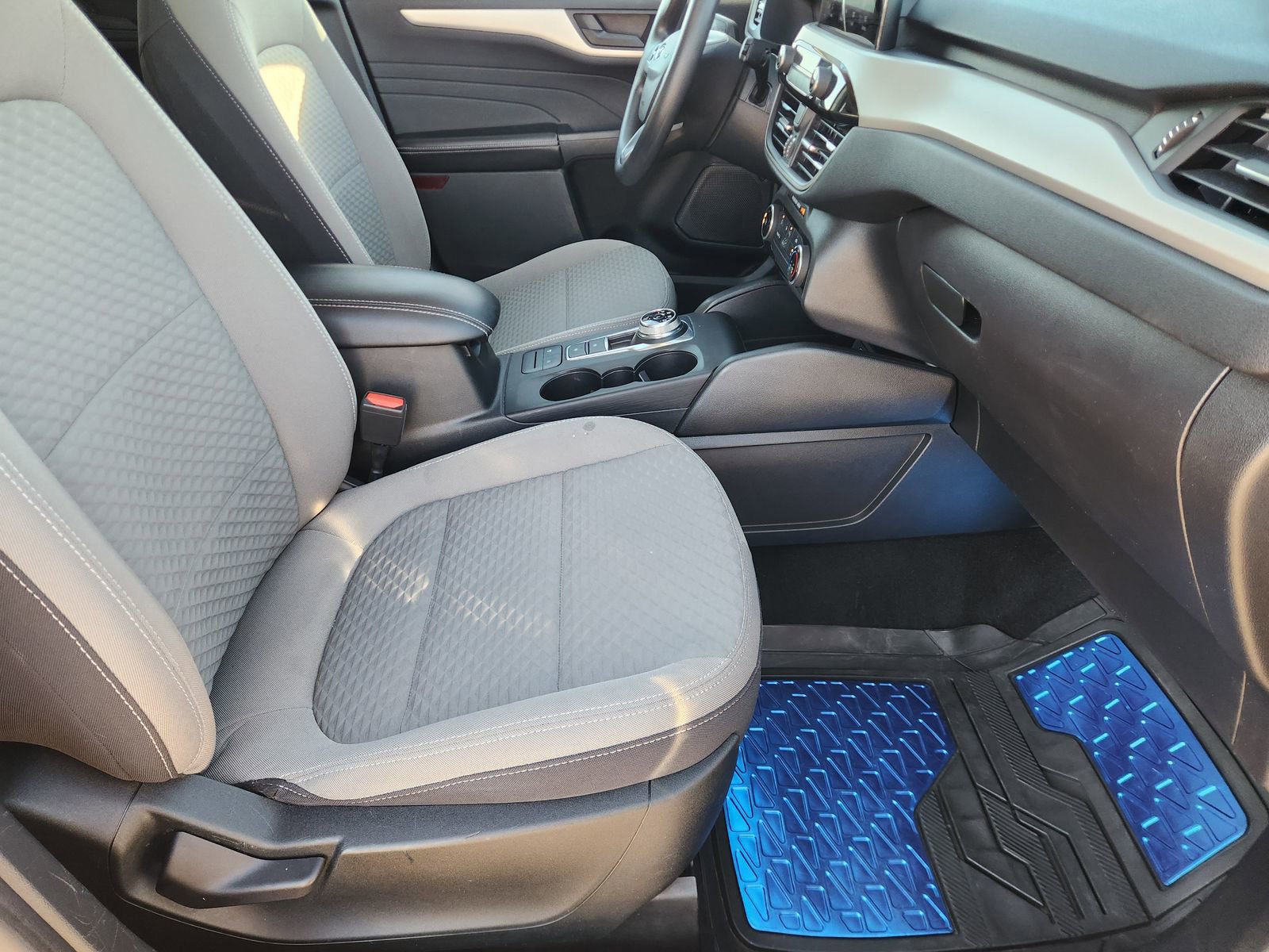 Used 2022 Ford Escape SE image 17