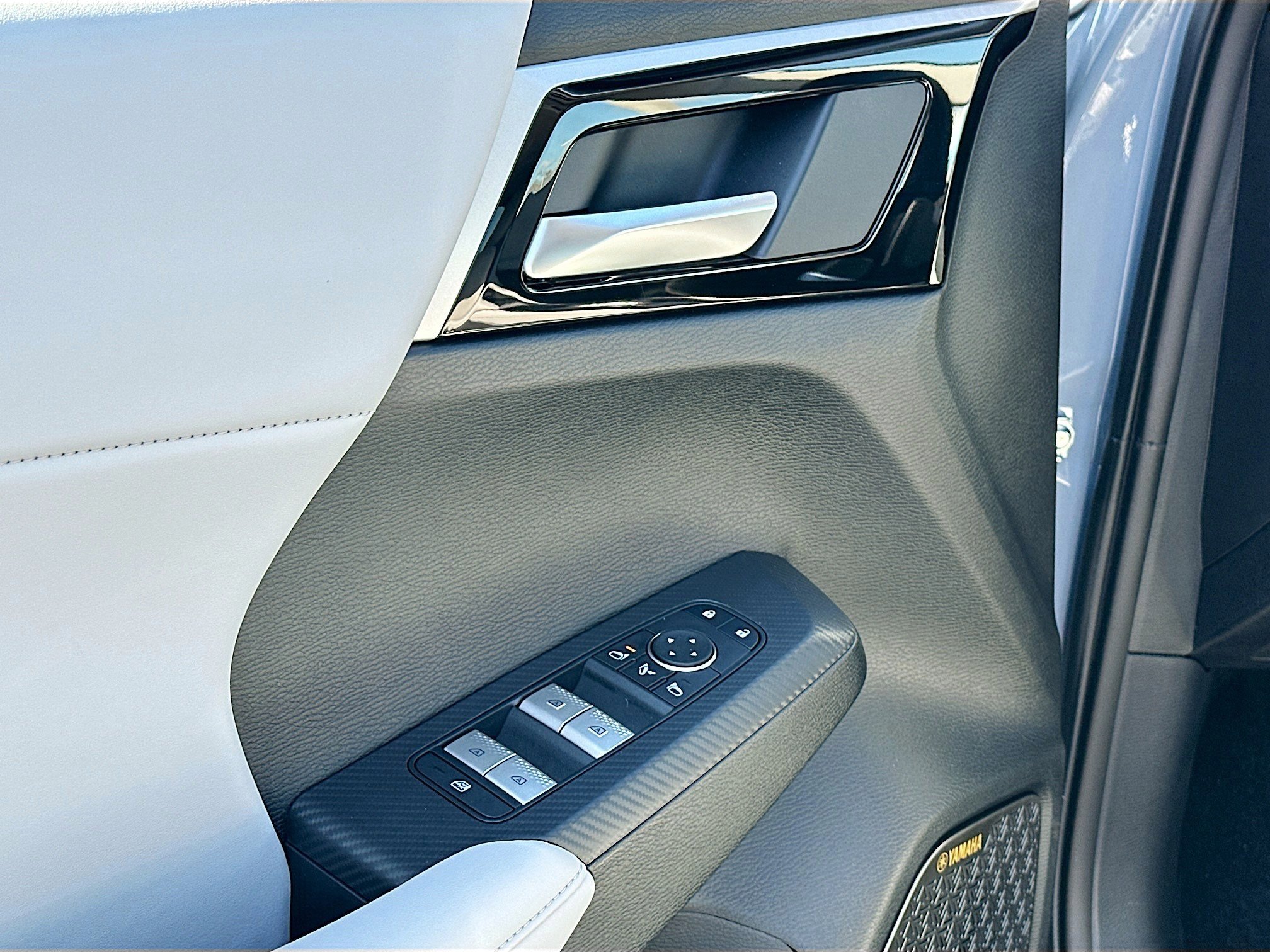 New 2026 Mitsubishi Outlander SE image 13