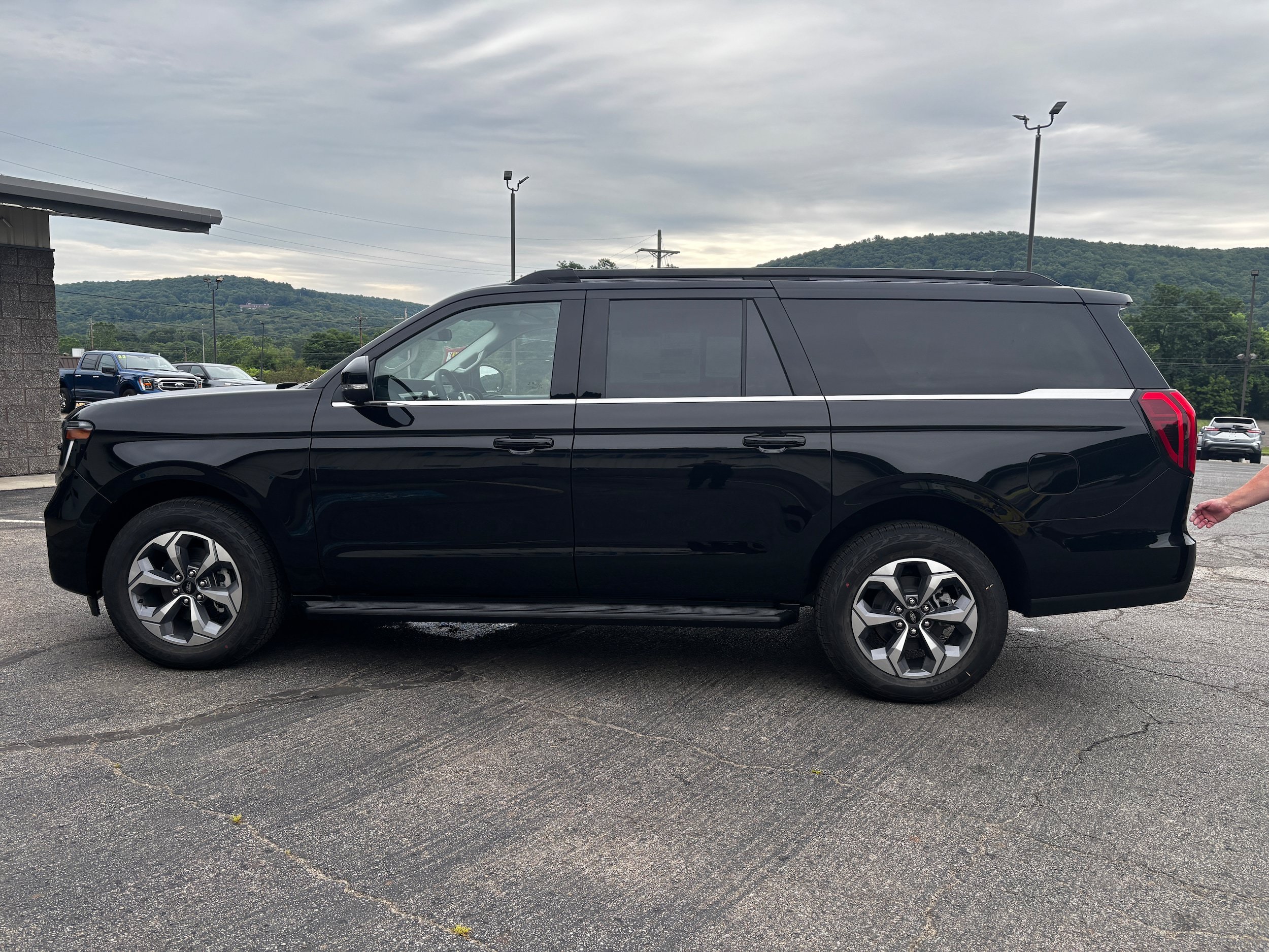 New 2027 Ford Expedition Max Active AWD/4WD image 4