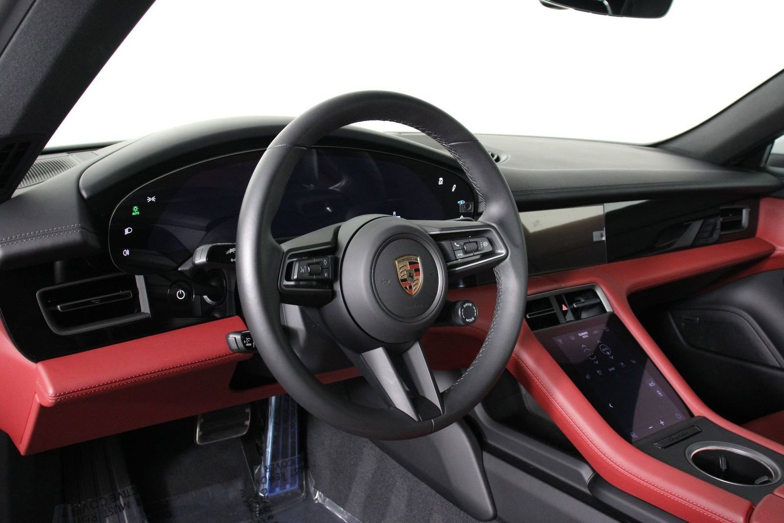 Certified 2025 Porsche Taycan 4S image 4