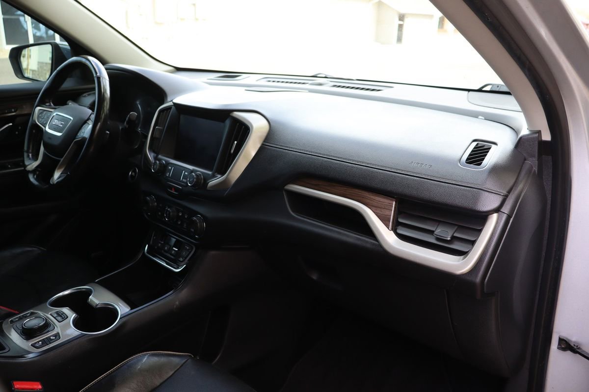 Used 2020 GMC Terrain Denali w/ Denali Premium Package AWD/4WD image 17