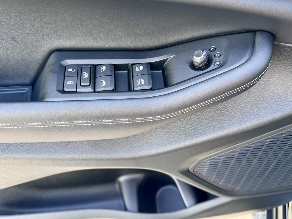 New 2025 Jeep Grand Cherokee Limited w/ Black Appearance Package image 9