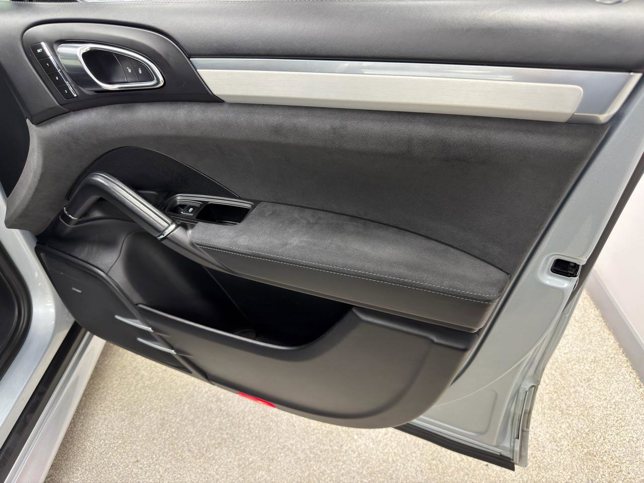 Used 2016 Porsche Cayenne GTS image 13