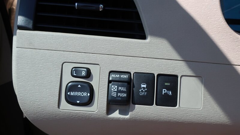 Used 2011 Toyota Sienna XLE w/ Premium Pkg FWD image 17