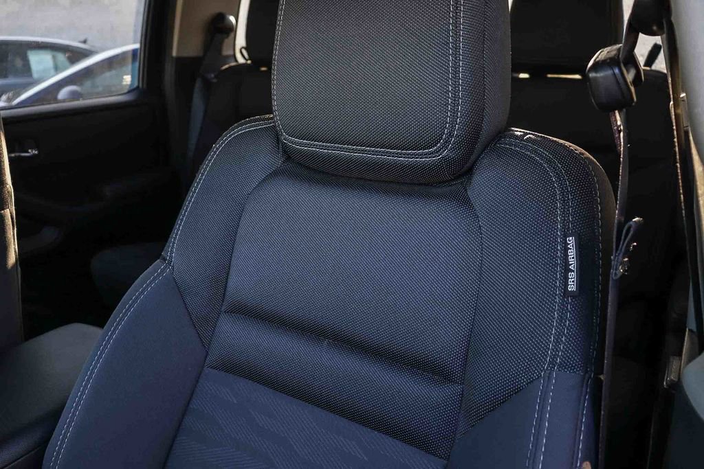 Used 2023 Nissan Frontier SV image 26