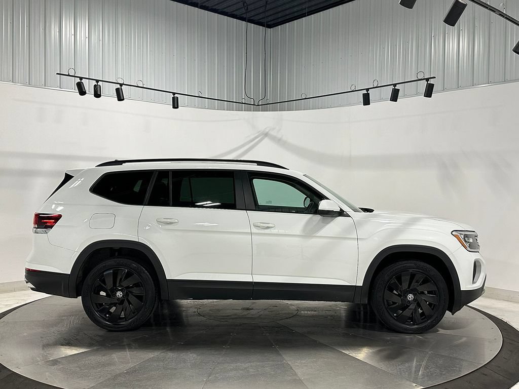 Used 2024 Volkswagen Atlas SE w/ Panoramic Sunroof Package AWD/4WD image 10