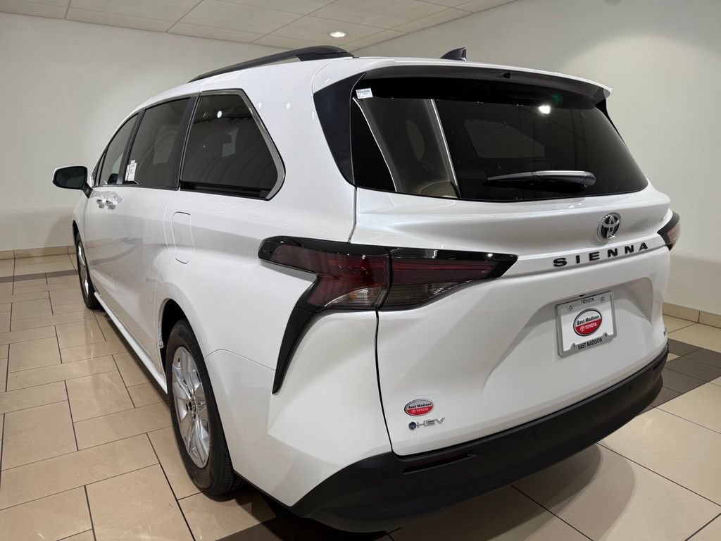 New 2026 Toyota Sienna XLE FWD image 3