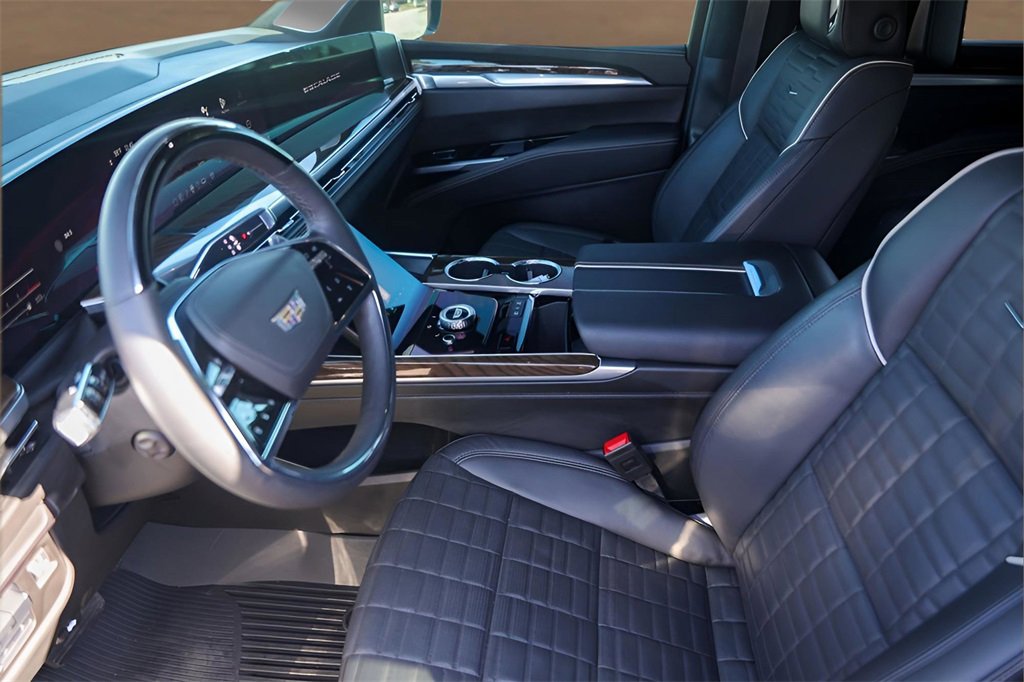 Certified 2025 Cadillac Escalade Sport Platinum w/ LPO, ONYX Package image 9