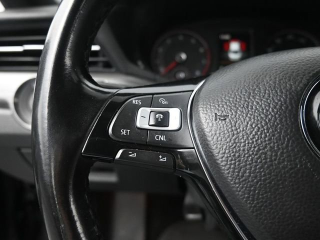 Used 2021 Volkswagen Passat 2.0T R-Line image 31