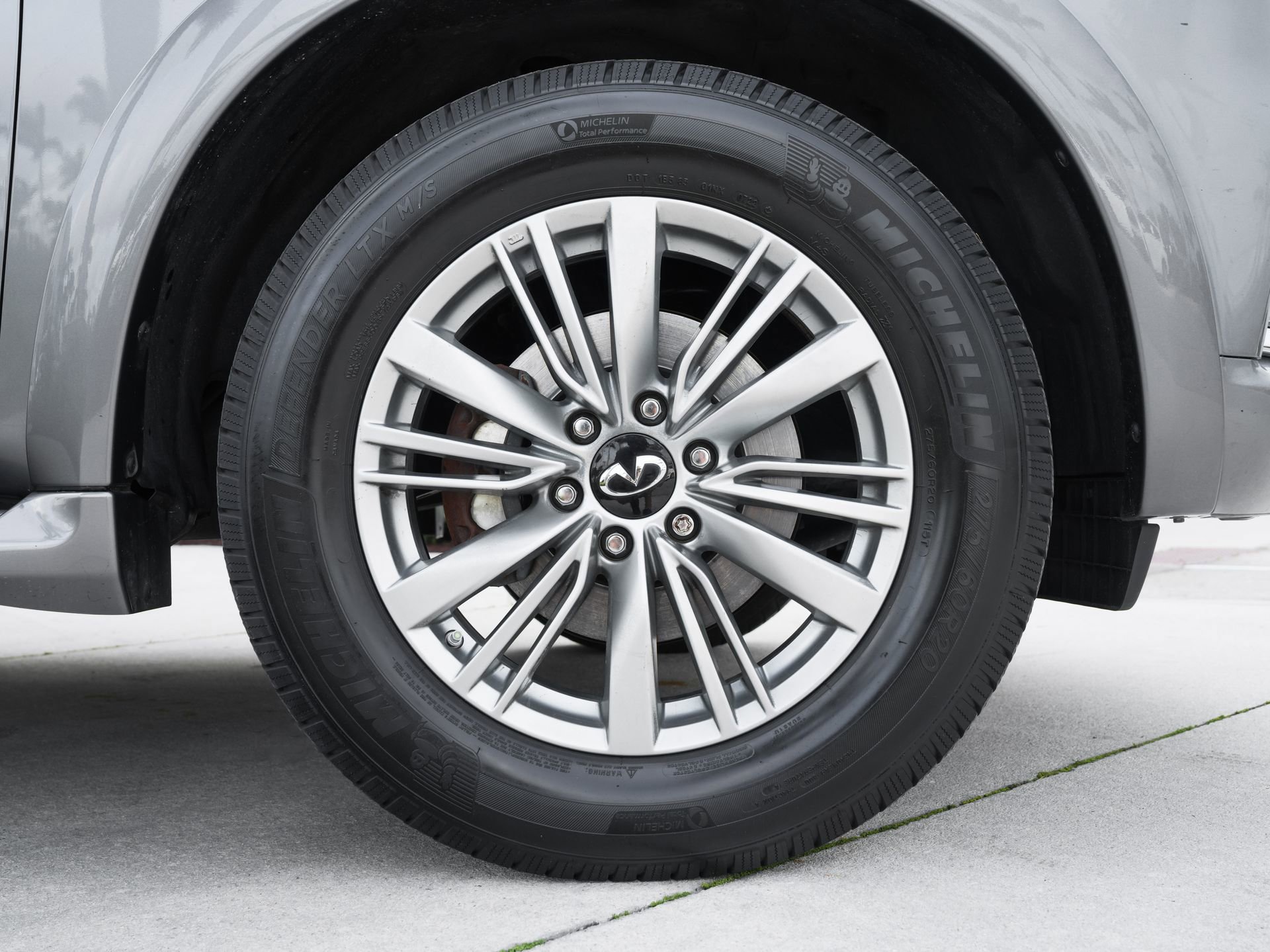 Certified 2019 INFINITI QX80 Luxe w/ All-Season Package RWD image 28